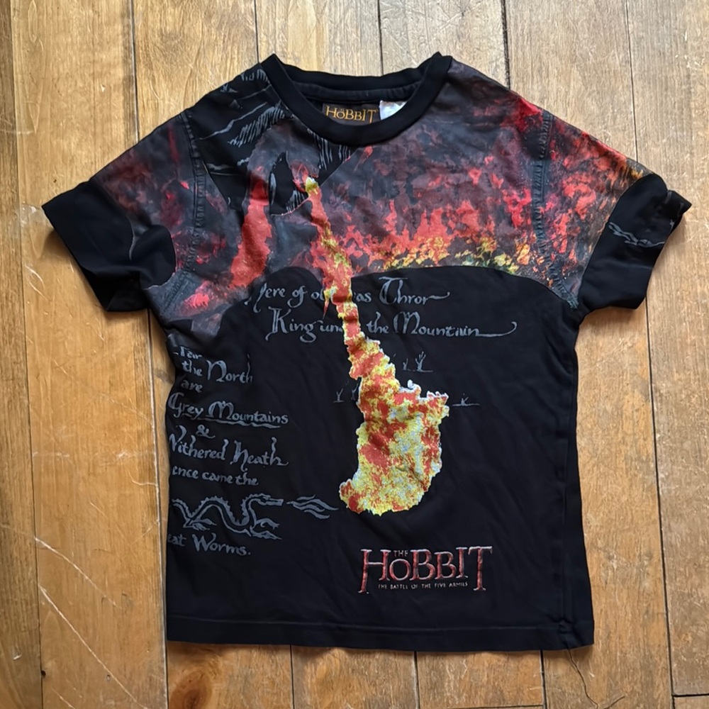 The Hobbit Kids size 6 Black and Red Graphic T-Shirt